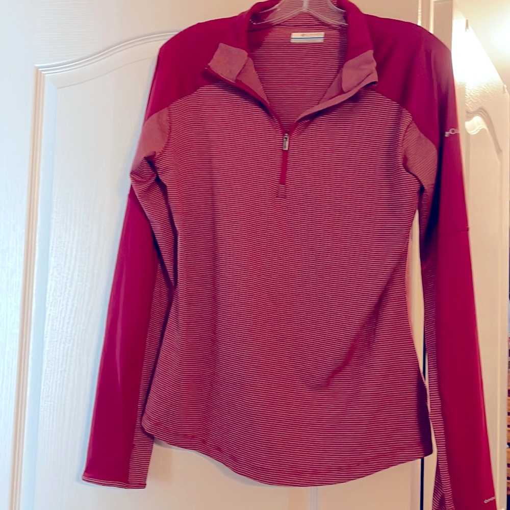 Columbia half zip light weight pullover.